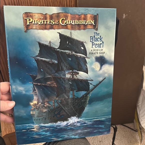 Pirates of the Caribbean “The Black Pearl” Pop-Up Book - Picture 1 of 8
